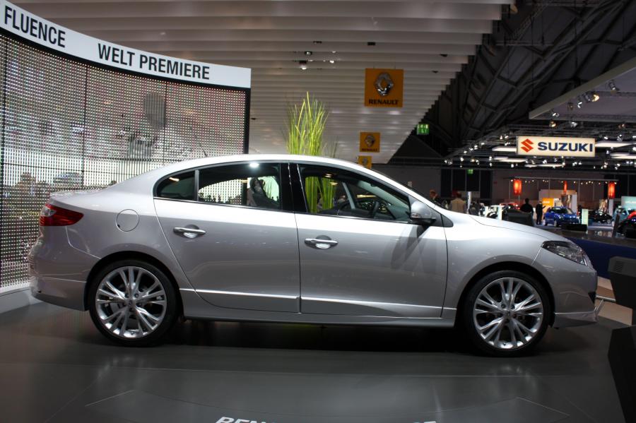  Renault Fluence 2010 года  (фото 18 из 146)